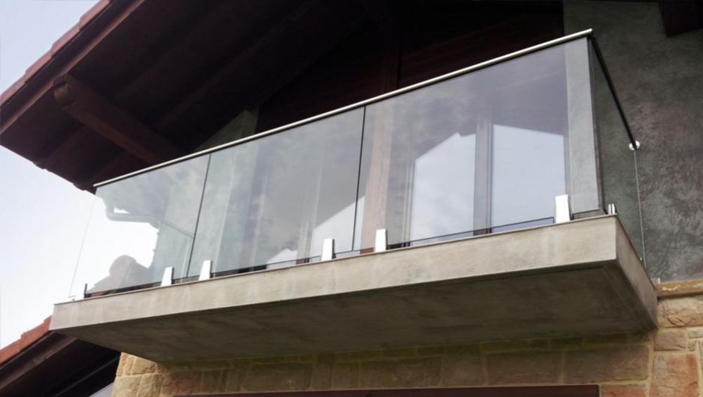 Messa in sicurezza di balconi e piani interni con parapetti e balaustre